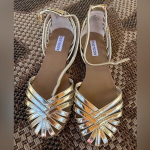 Steve Madden Gold Strappy Sandals Size 9 Metallic Ankle Strap Dress Shoes